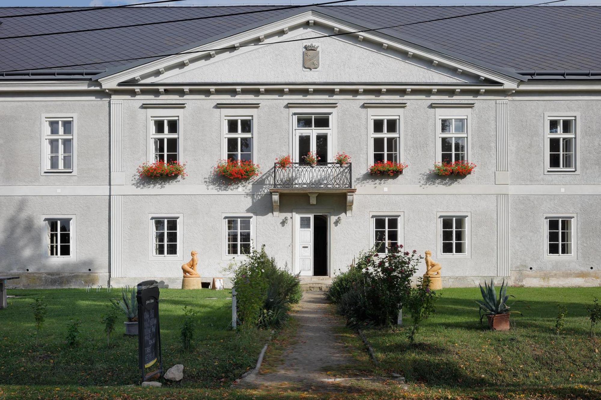 Aparthotel Zamek Dobrohor Extérieur photo